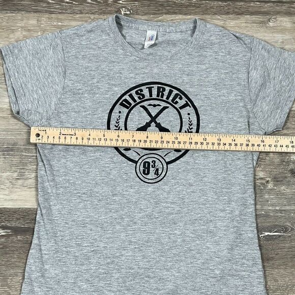 District 9 3/4 T-Shirt Womens Size Medium - Picture 3 of 11